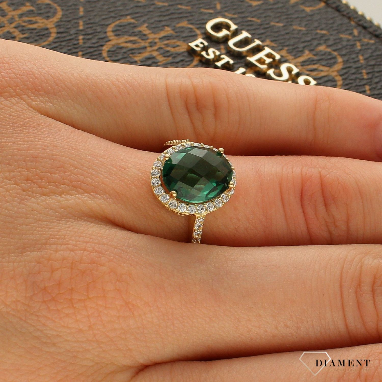 Złoty pierścionek 585 z dużą zieloną cyrkonią PI 3262H. Złoty pierścionek z cyrkoniami. Złoty pierścionek z dużą zieloną cyrkonią. Złoty pierśc.jpg